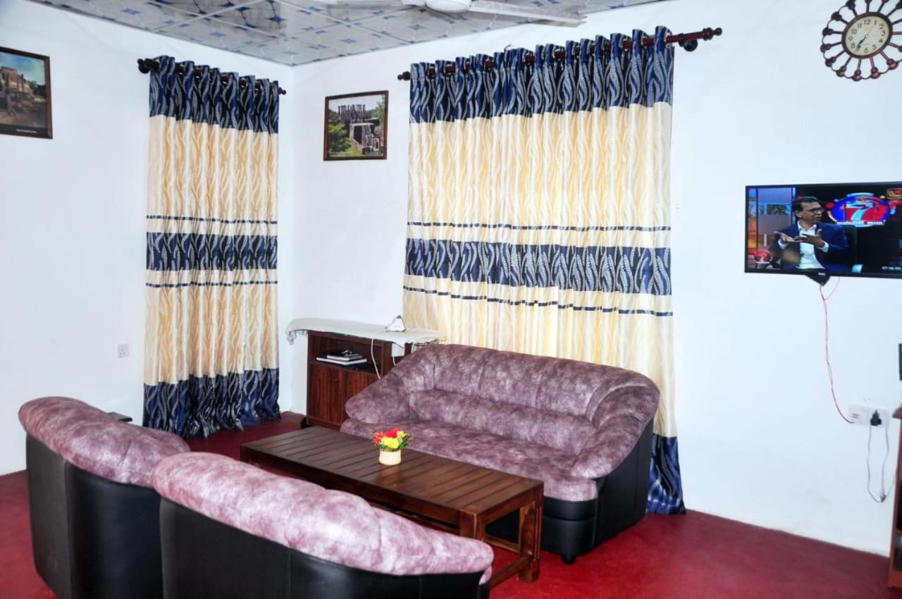 Impress Holiday Home Anuradhapura Exterior foto